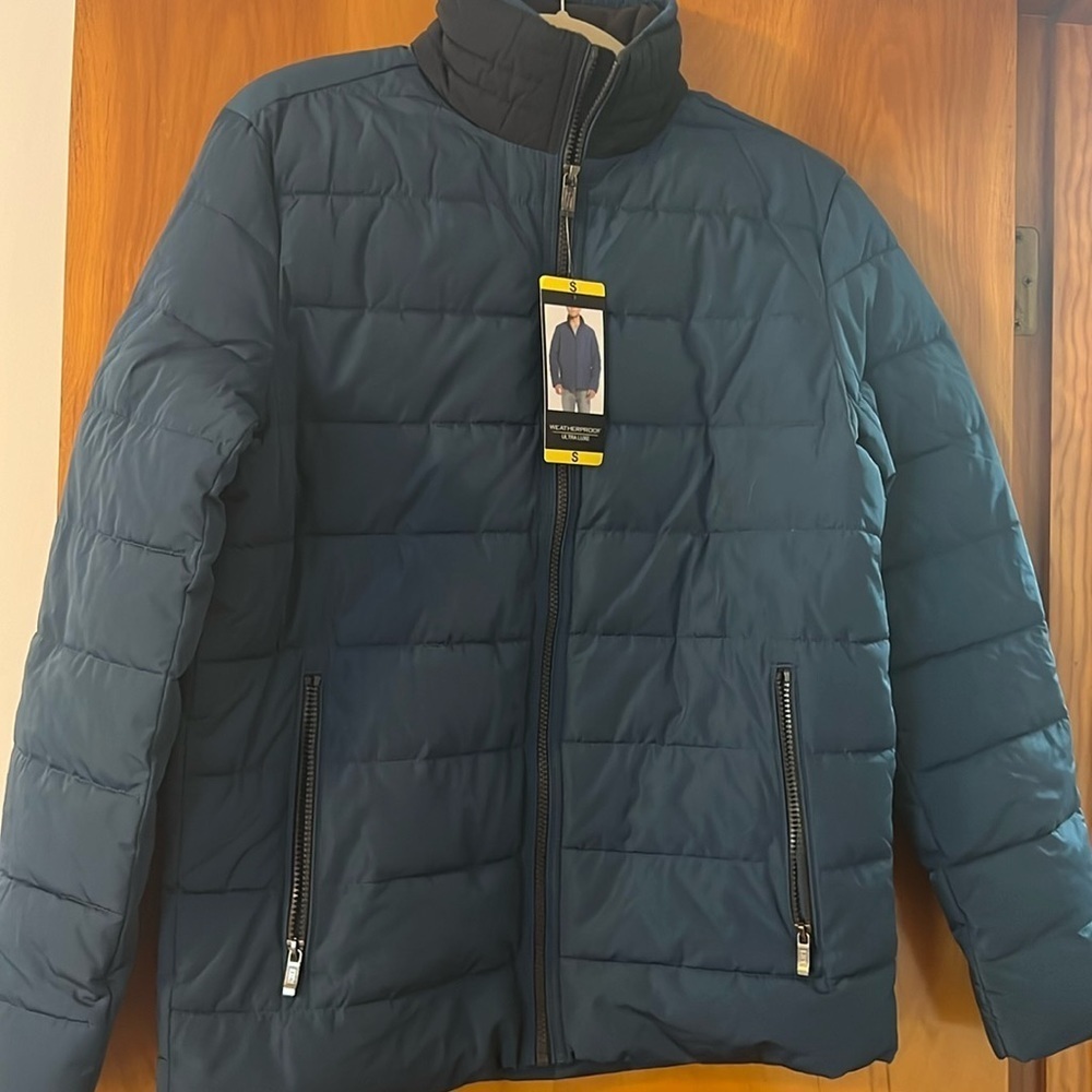 🧥 Weatgerproof jacket
